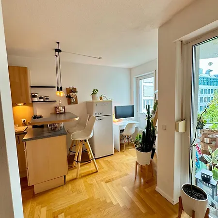 Charming Apt 3-min Walk To Oktoberfest 아파트 *